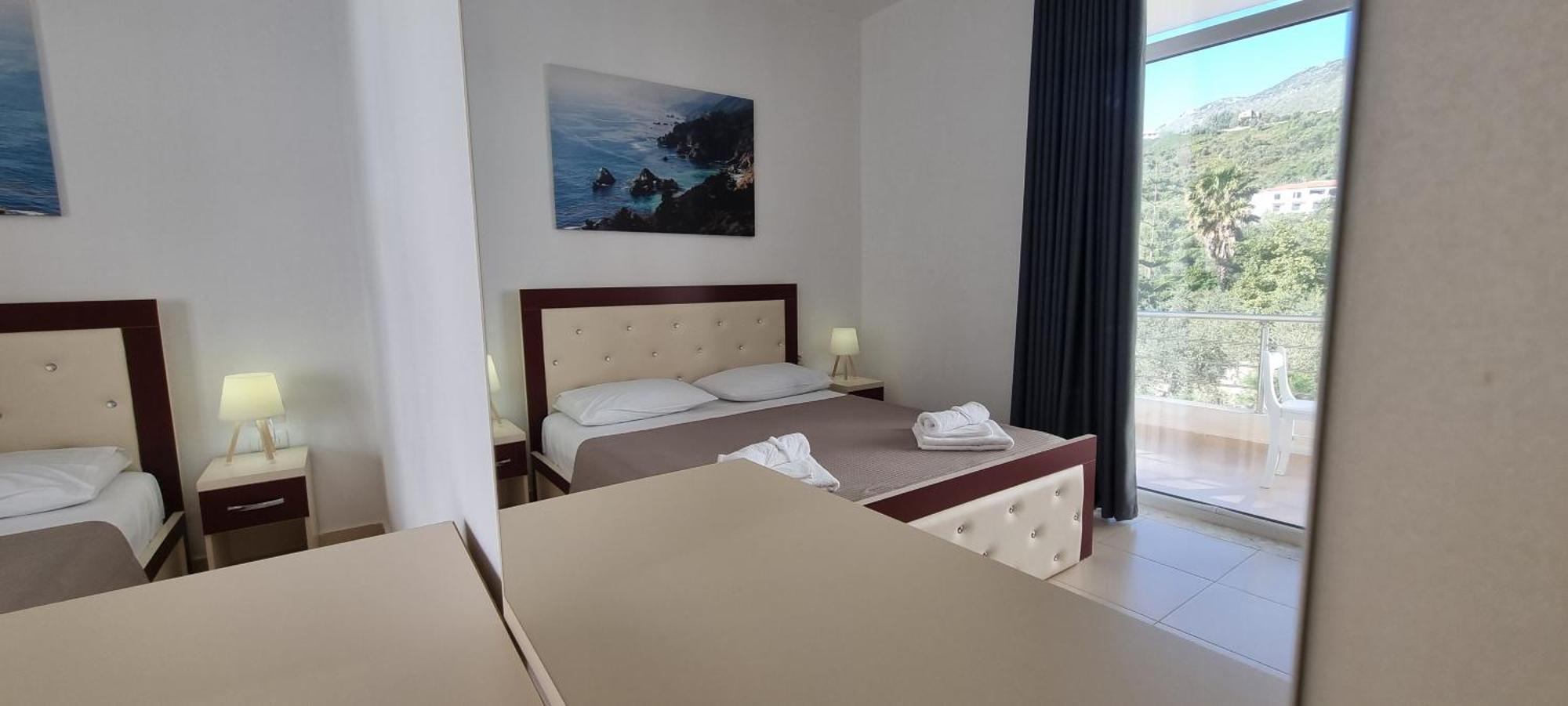 The Sunny Side Apartment Himare Exterior photo
