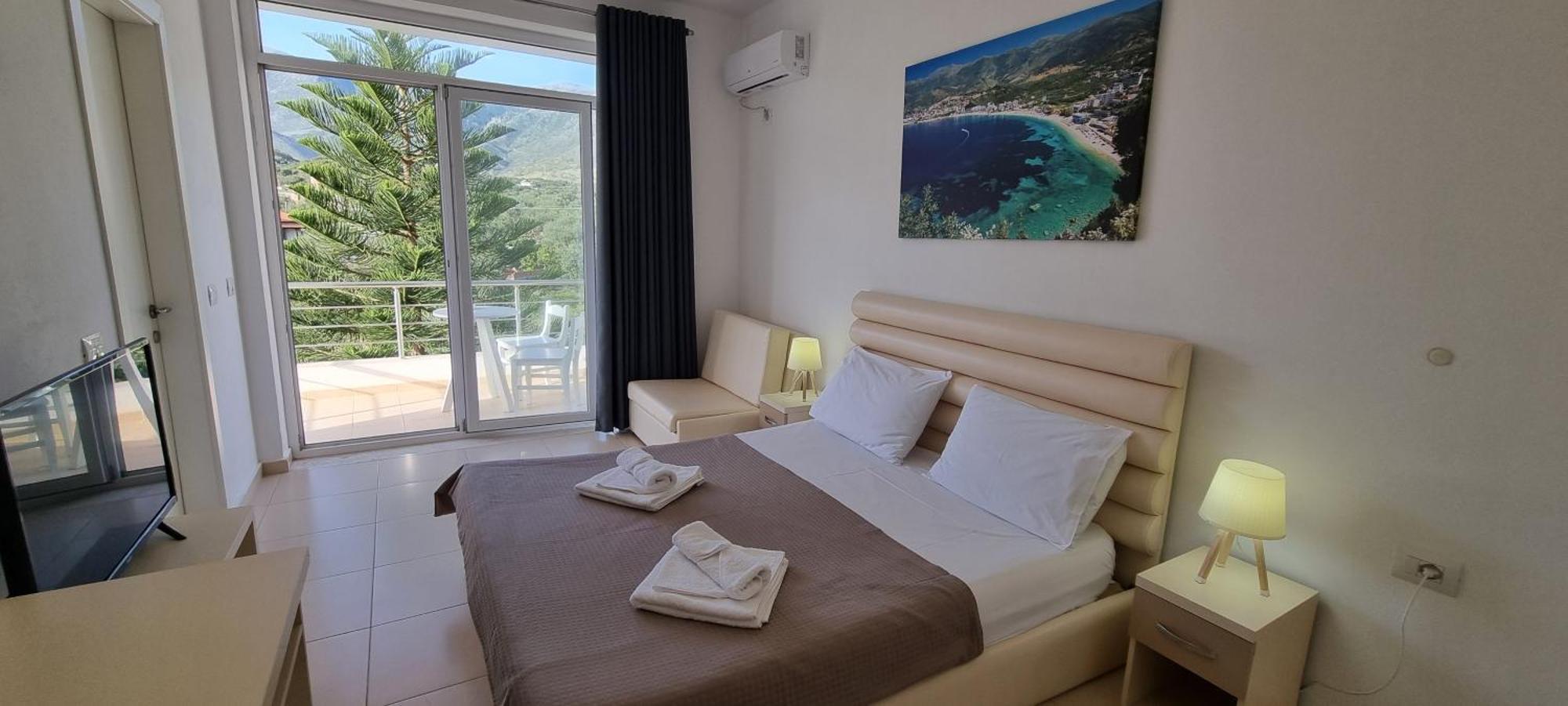 The Sunny Side Apartment Himare Exterior photo