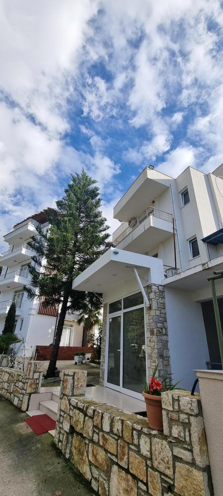 The Sunny Side Apartment Himare Exterior photo