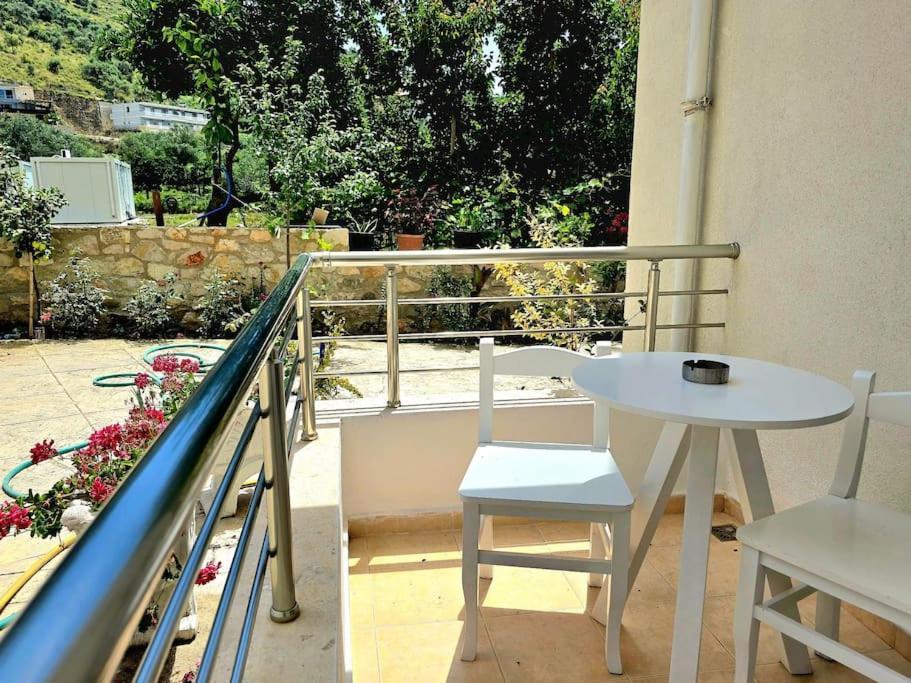 The Sunny Side Apartment Himare Exterior photo